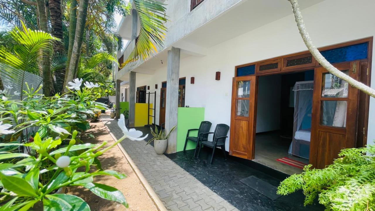 Hotel The Point Mirissa Extérieur photo