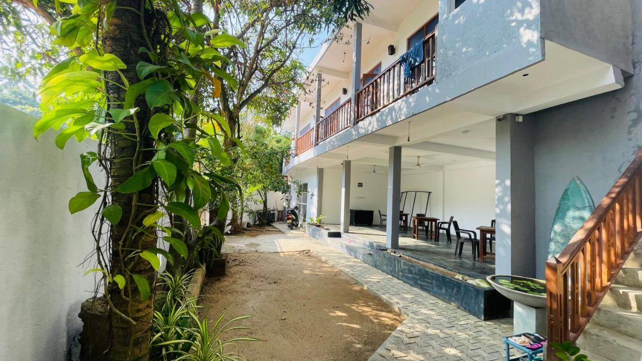 Hotel The Point Mirissa Extérieur photo