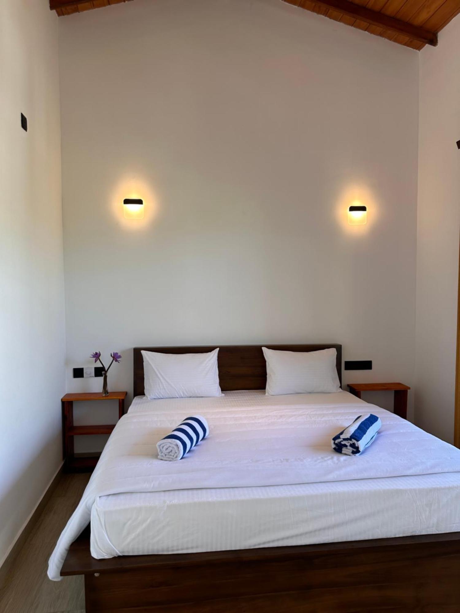 Hotel The Point Mirissa Extérieur photo